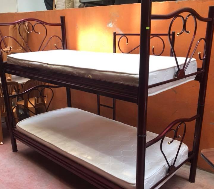 Kırmızı spot işçi ranzası